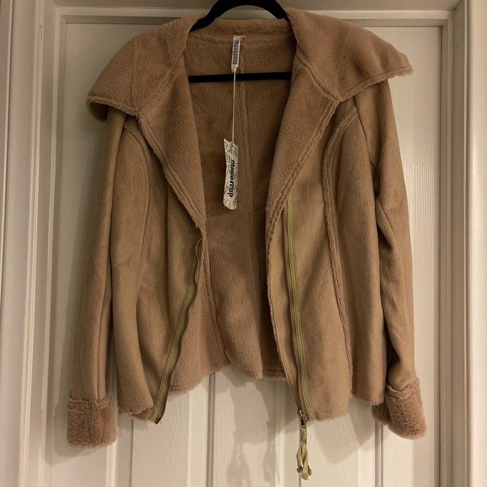 SALE ✨ Any 2 Items, 20% Off ✨ NWT || Monoreno Tan Faux Fur Jacket